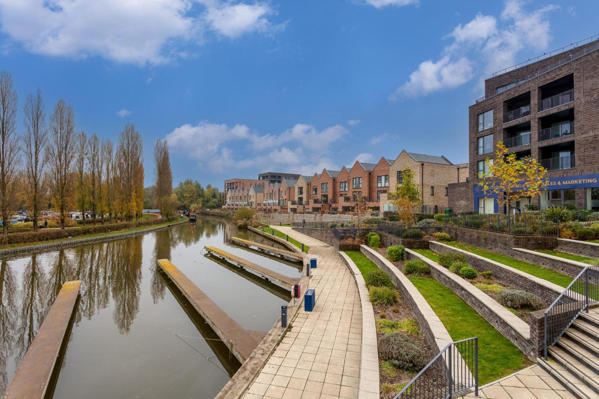 Penthouse Apartment - City Centre - Secure Parking, Balcony, Self-Check-In, Fast Wifi And Smart Tv With Netflix By Yoko Property Milton Keynes Exteriér fotografie