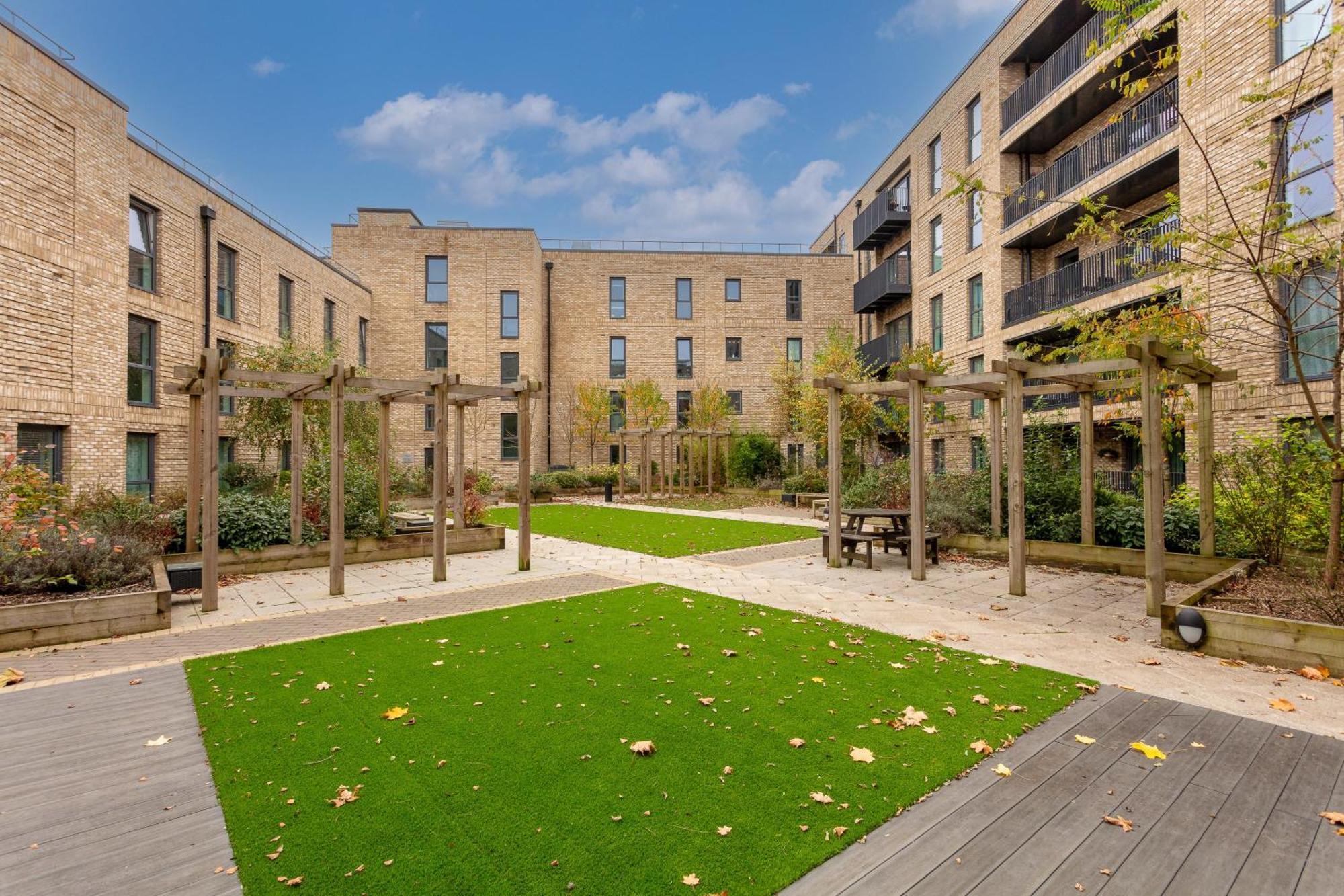 Penthouse Apartment - City Centre - Secure Parking, Balcony, Self-Check-In, Fast Wifi And Smart Tv With Netflix By Yoko Property Milton Keynes Exteriér fotografie