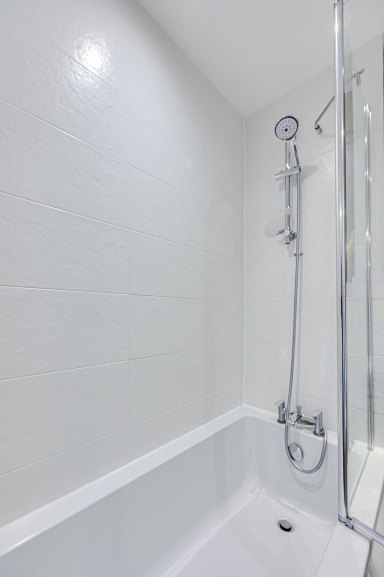 Penthouse Apartment - City Centre - Secure Parking, Balcony, Self-Check-In, Fast Wifi And Smart Tv With Netflix By Yoko Property Milton Keynes Exteriér fotografie